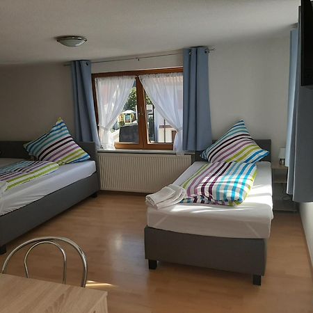 Gaestehaus Pension Waldhorn Weilen unter den Rinnen Esterno foto