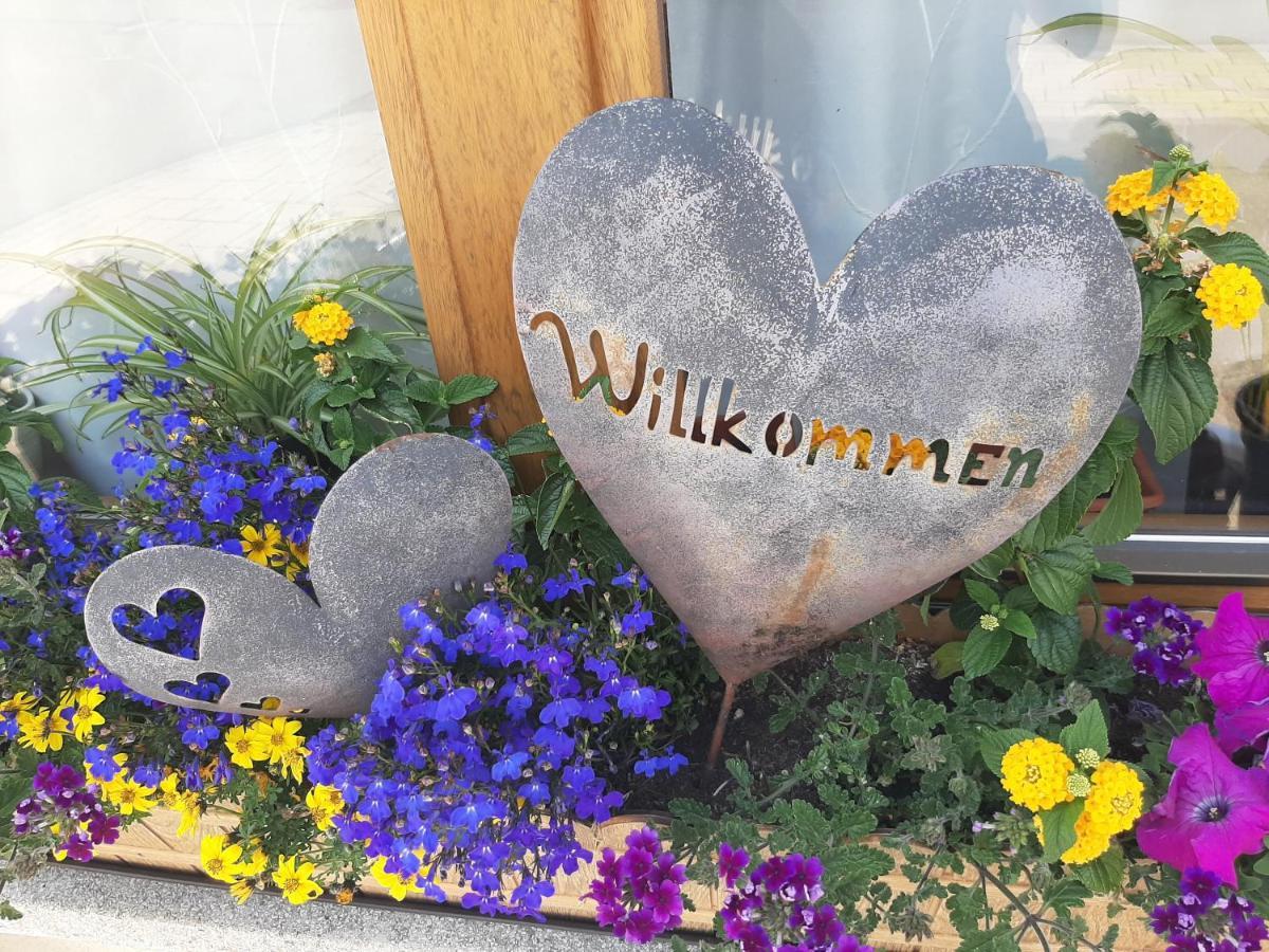 Gaestehaus Pension Waldhorn Weilen unter den Rinnen Esterno foto