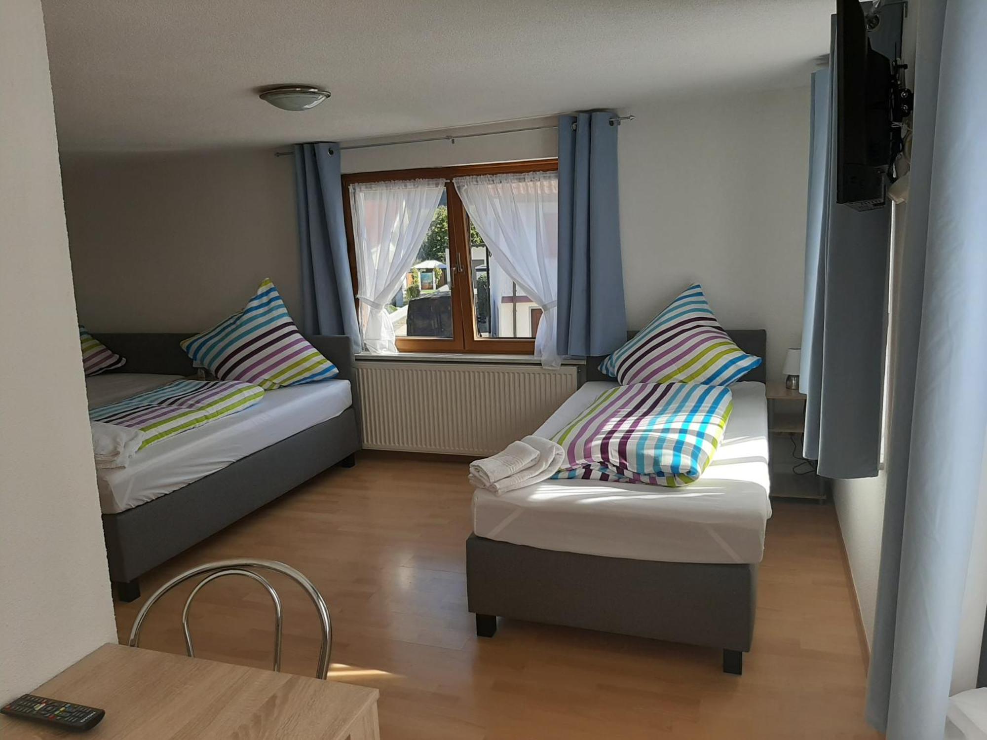 Gaestehaus Pension Waldhorn Weilen unter den Rinnen Esterno foto