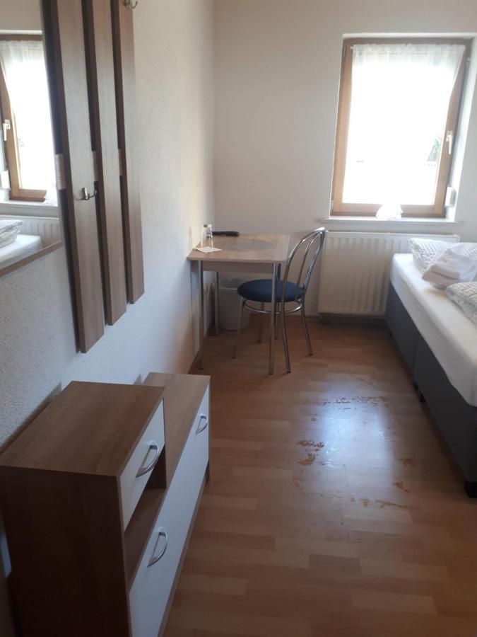 Gaestehaus Pension Waldhorn Weilen unter den Rinnen Esterno foto