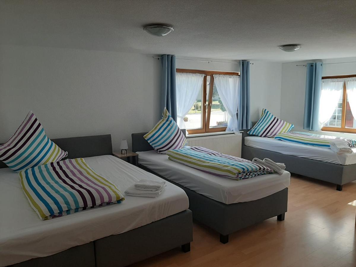 Gaestehaus Pension Waldhorn Weilen unter den Rinnen Esterno foto
