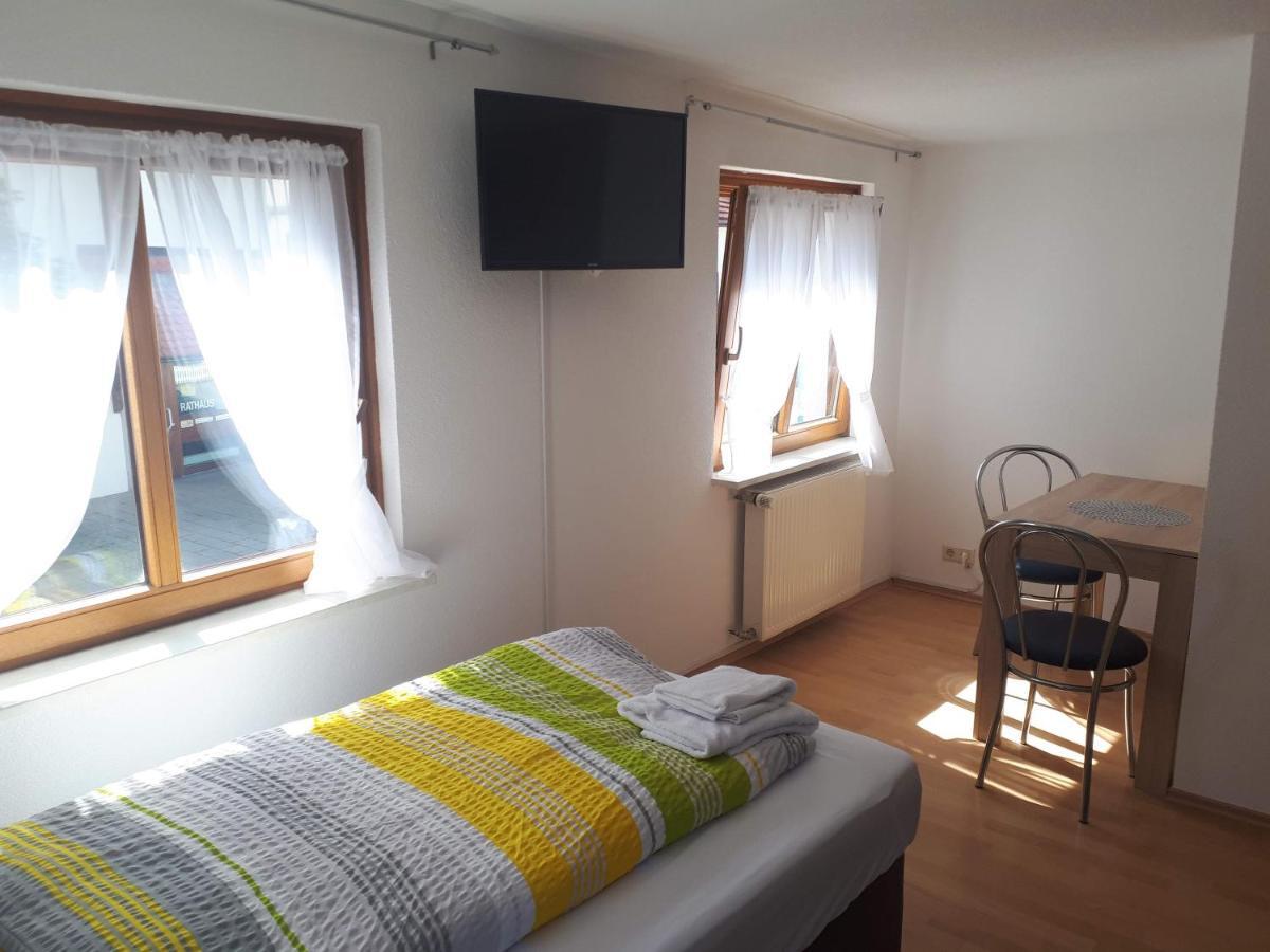 Gaestehaus Pension Waldhorn Weilen unter den Rinnen Esterno foto
