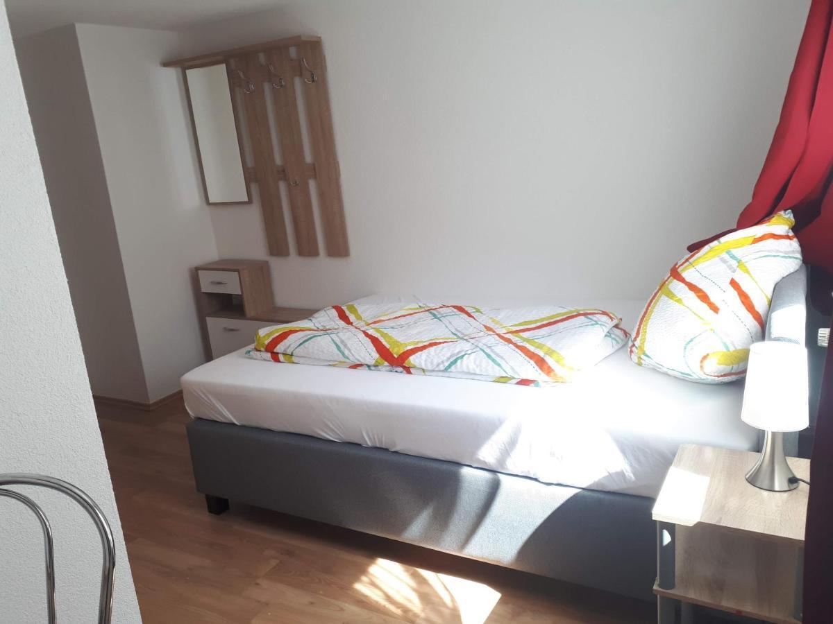 Gaestehaus Pension Waldhorn Weilen unter den Rinnen Esterno foto