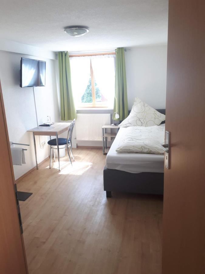Gaestehaus Pension Waldhorn Weilen unter den Rinnen Esterno foto